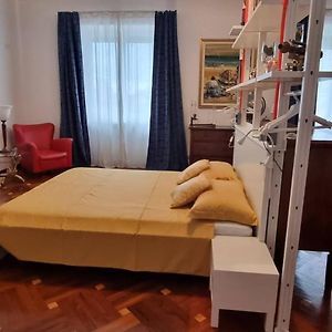 Camera con letto king size